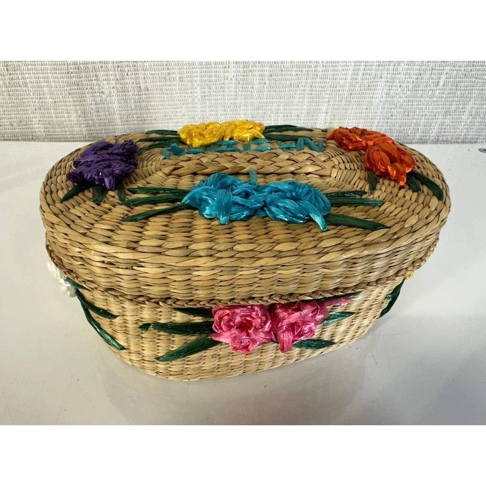 Vintage Nassau Bahamas Woven Straw Trinket Box Raffia Floral Embroidery 036(101)
